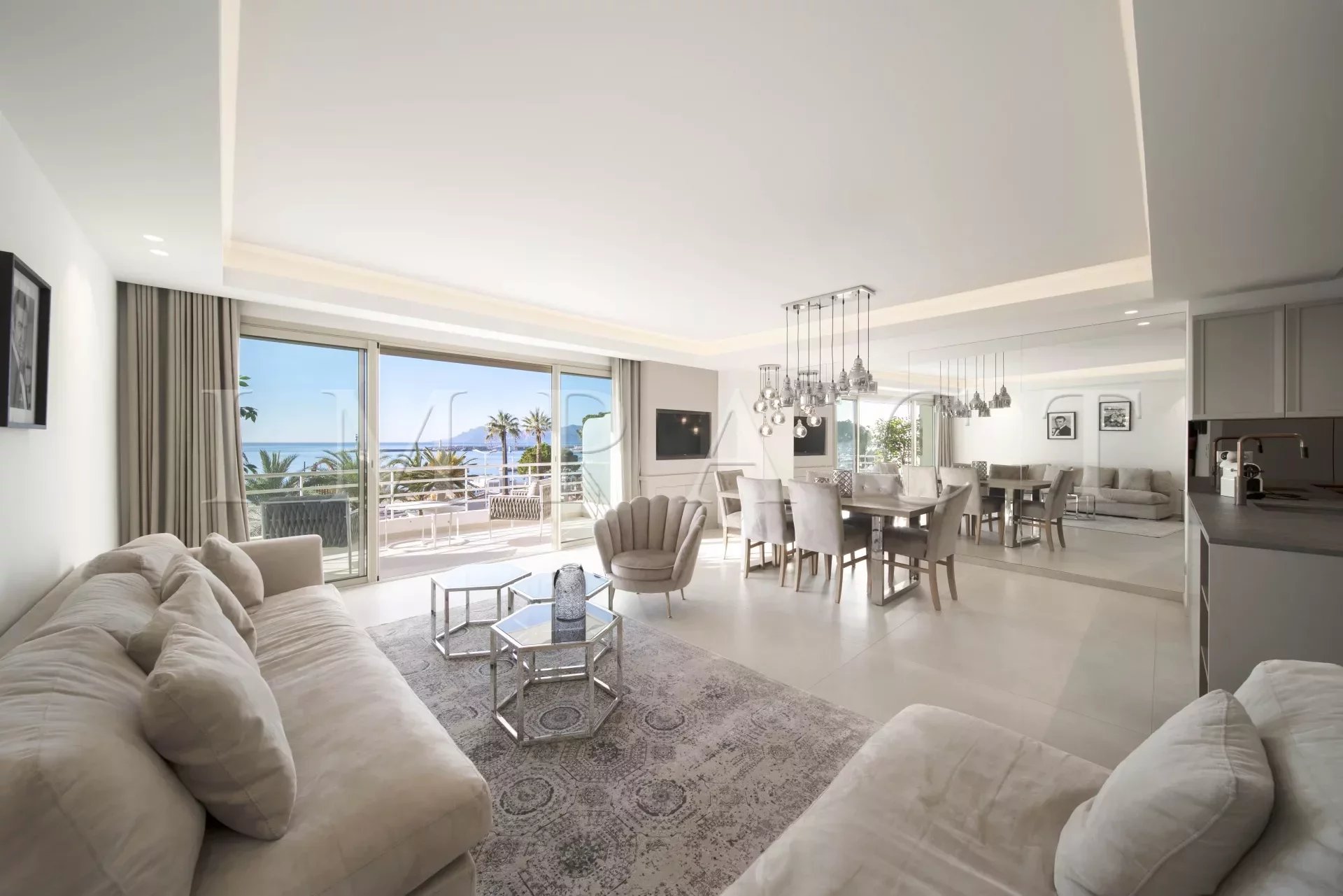 Cannes Croisette - Sea view apartment for rent