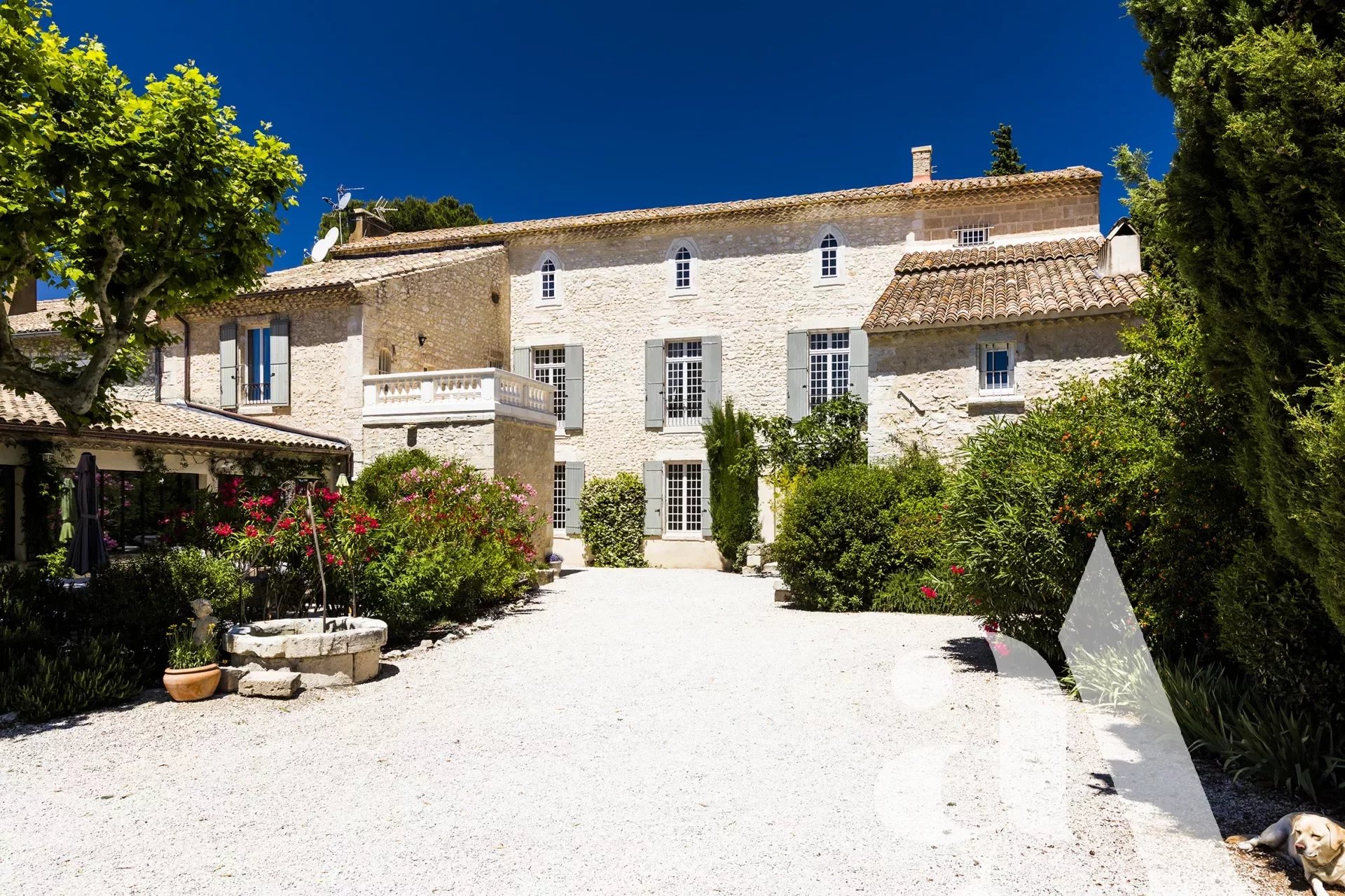 FOR SALE PROPERTY CLOSE TO ALPILLES AND AVIGNON