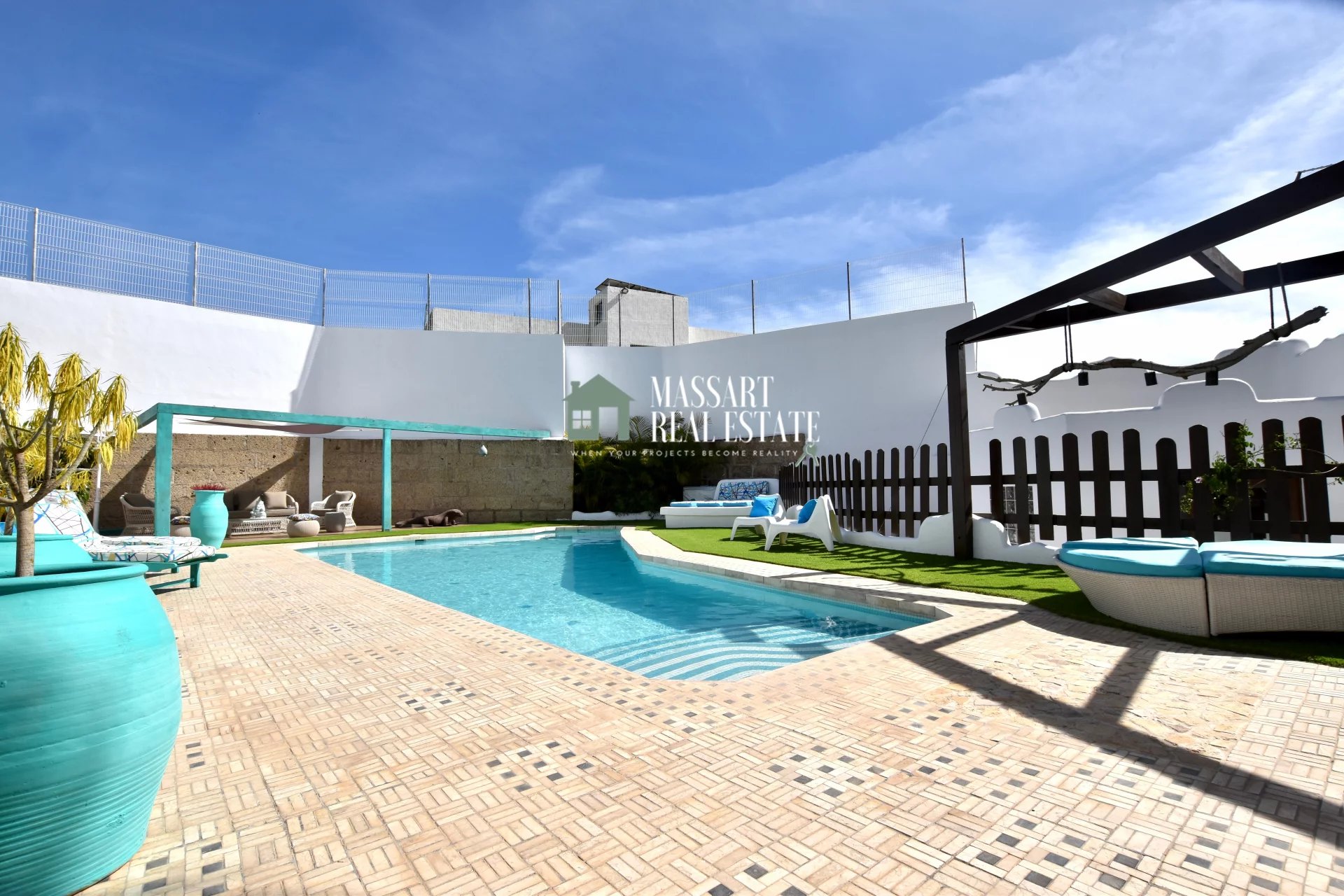 Magnifique propriété, dans un environnement d'intimité et de tranquillité absolues, sur un terrain urbano de 1.433 m2 à l’extrémité de Cabo Blanco.