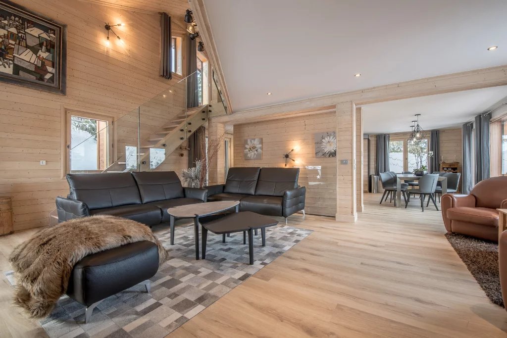 Renovated family chalet in the center of Courchevel - 5 en-suite bedrooms