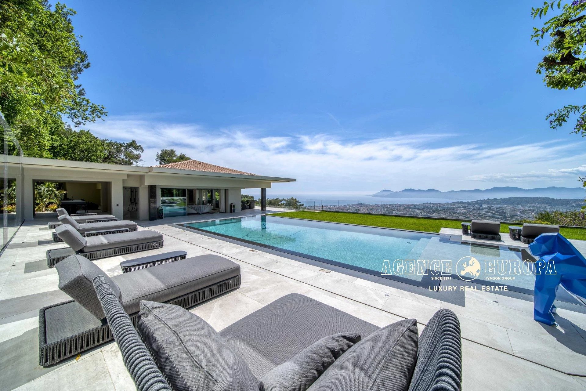 HEIGHTS OF CANNES - CONTEMPORARY VILLA - SEA VIEW