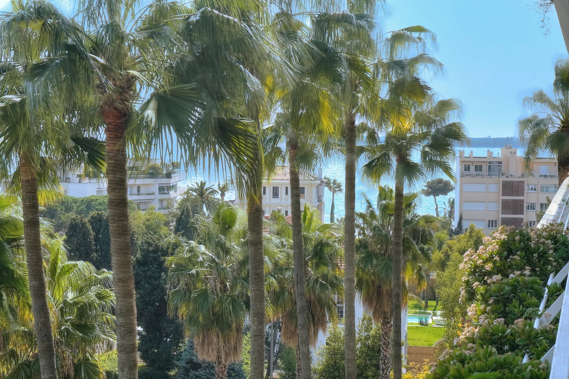 Cannes Basse Californie - Appartement traversant vue mer de 61m2 et deux terrasses de 17m²