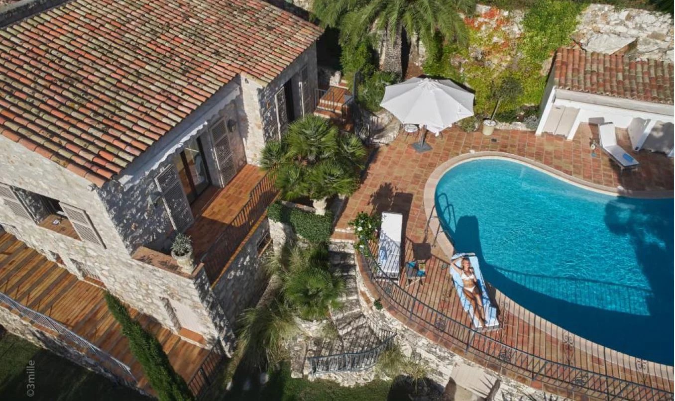 WATERFRON VILLA WITH DIRET ACCESS TO THE SEA