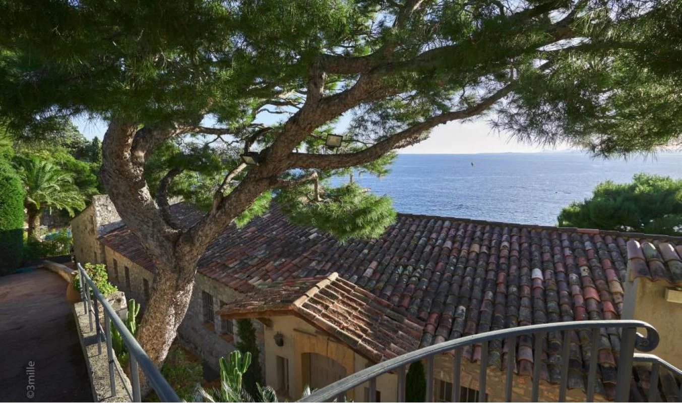 WATERFRON VILLA WITH DIRET ACCESS TO THE SEA
