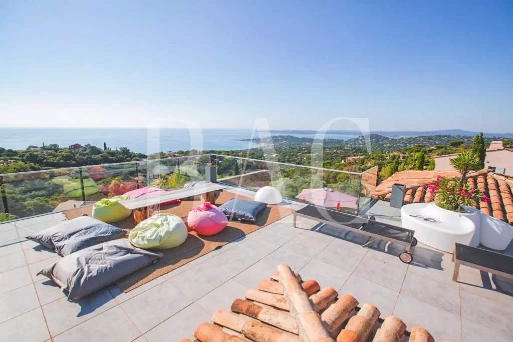 Sainte-Maxime, superb modern property of 2 villas with panoramic sea view.