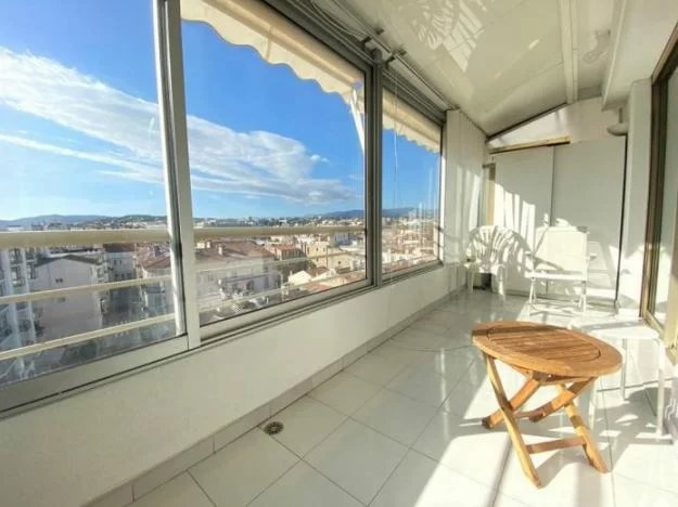 2 BEDROOMS APARTMENT WITH SEA VIEW