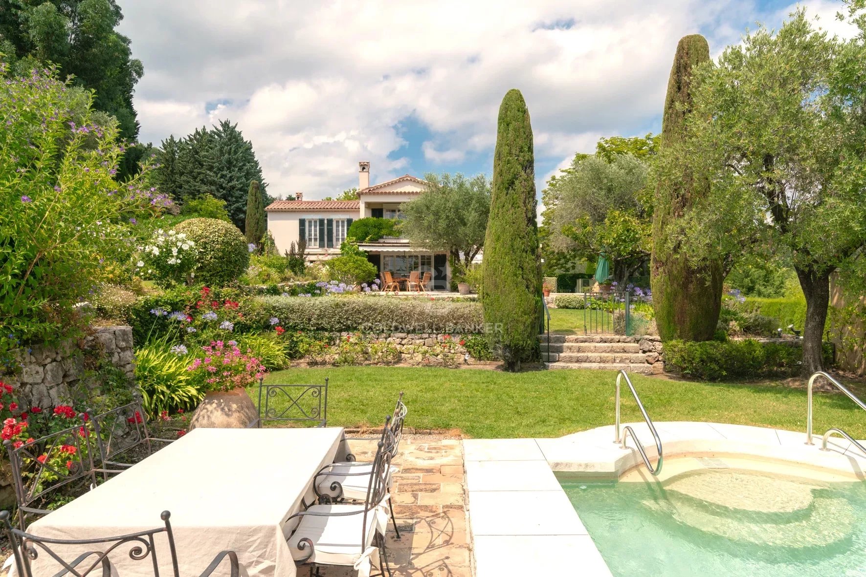 Lovely Provençal house located in a quiet area