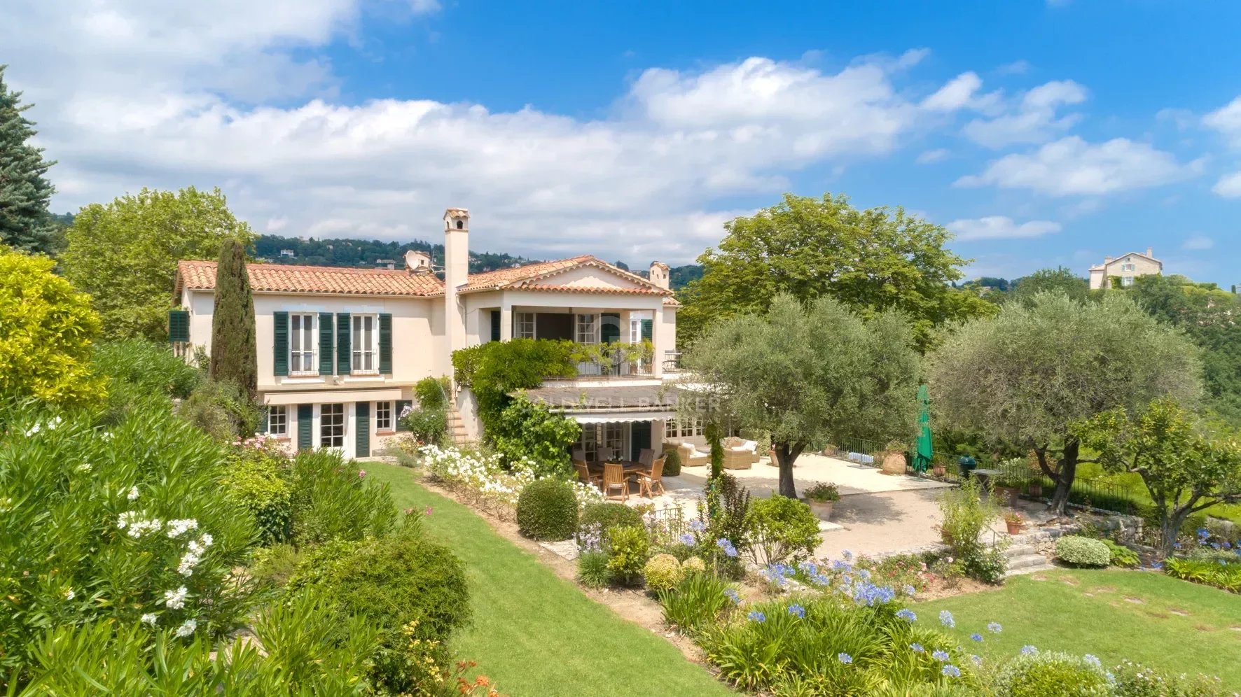 Lovely Provençal house located in a quiet area