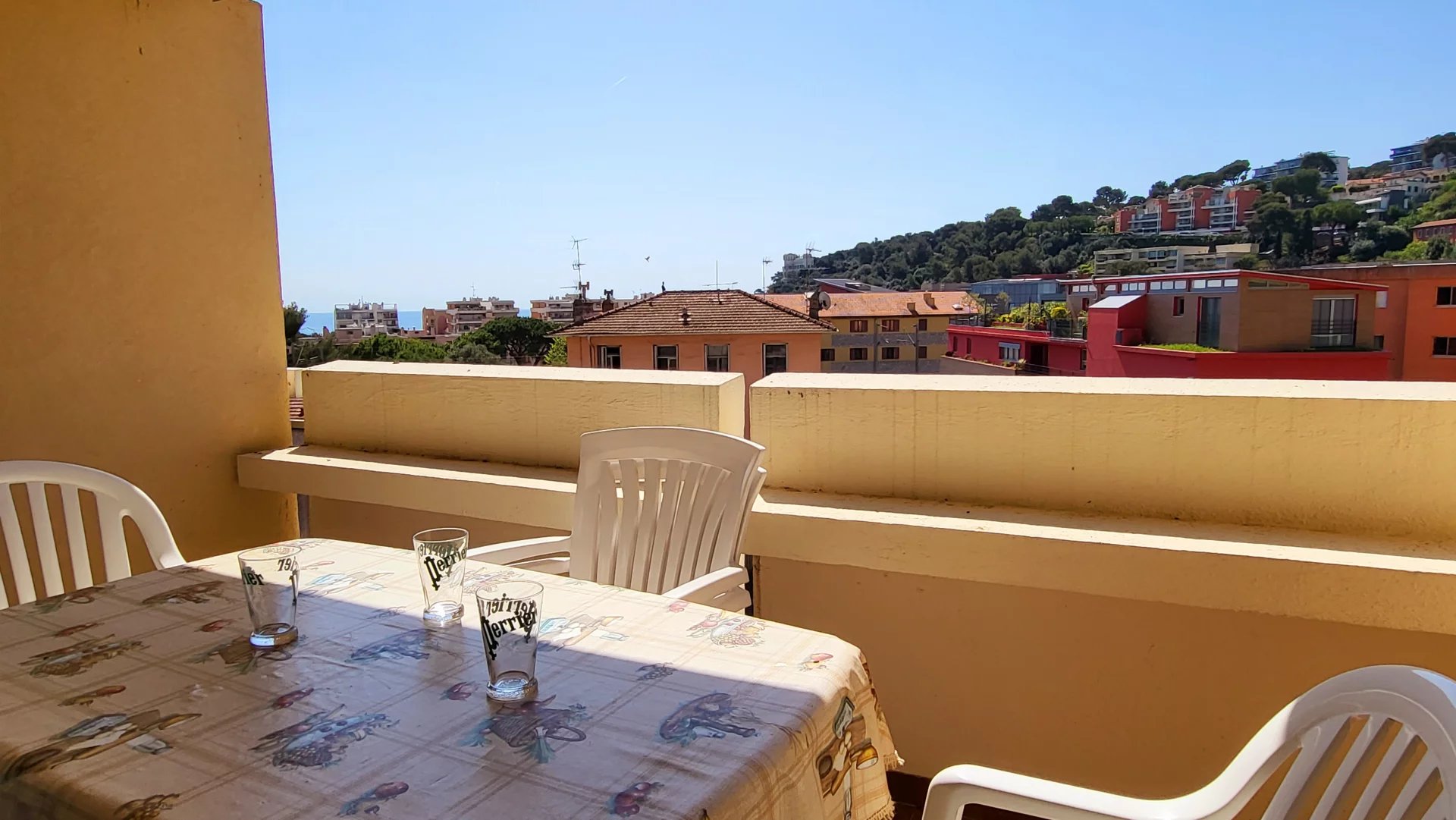 Roquebrune 2 bedrooms terrace parking and cellar