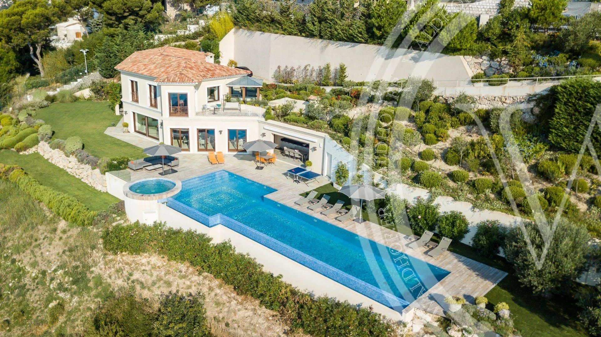 Renovated 8 bedroom villa with large garden and sea view – ÈZE