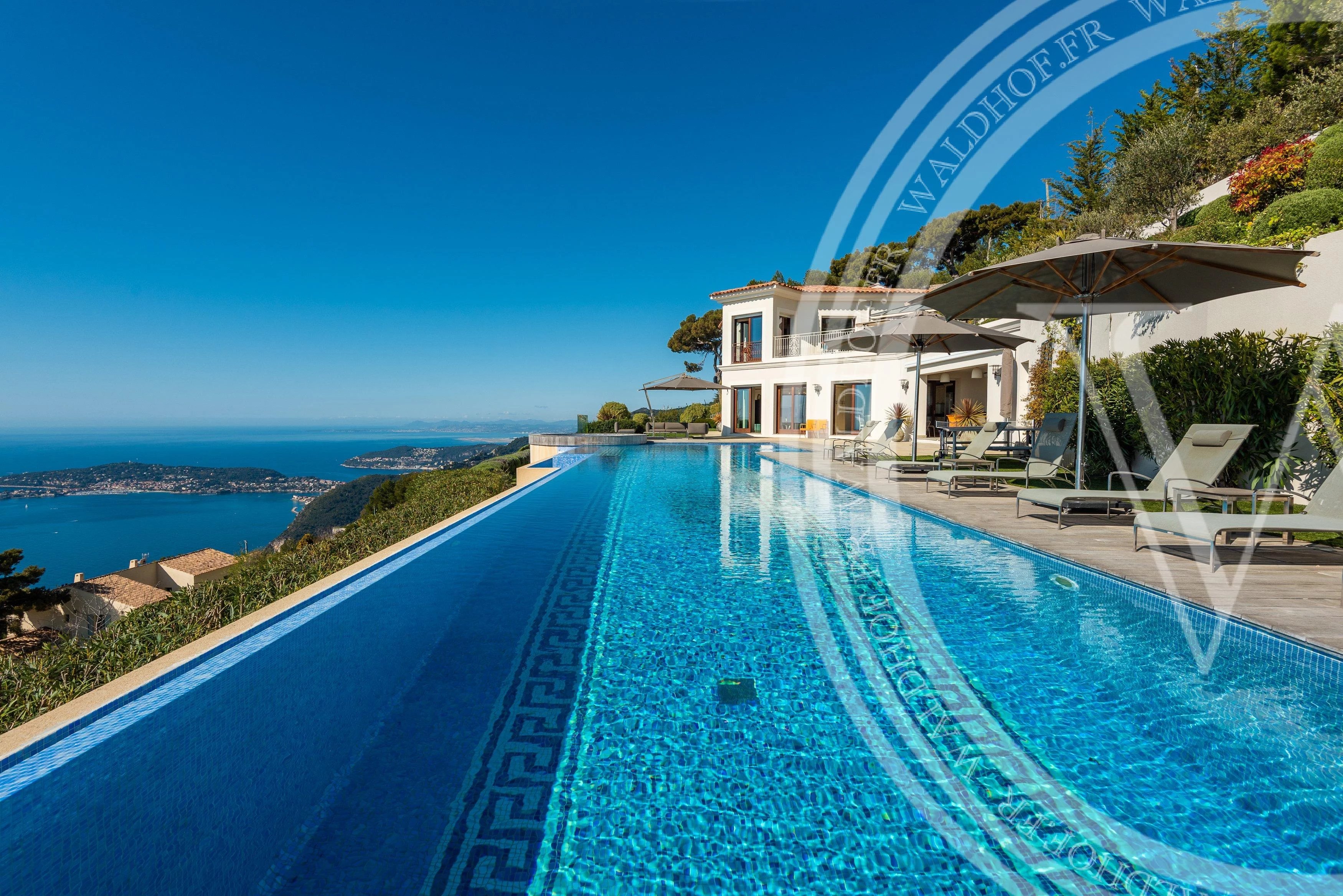 Renovated 8 bedroom villa with large garden and sea view – ÈZE
