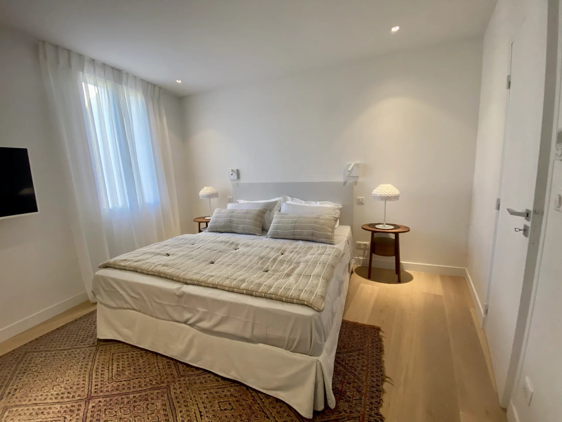 CANNES: 109-sqm three-bedroom flat for sale