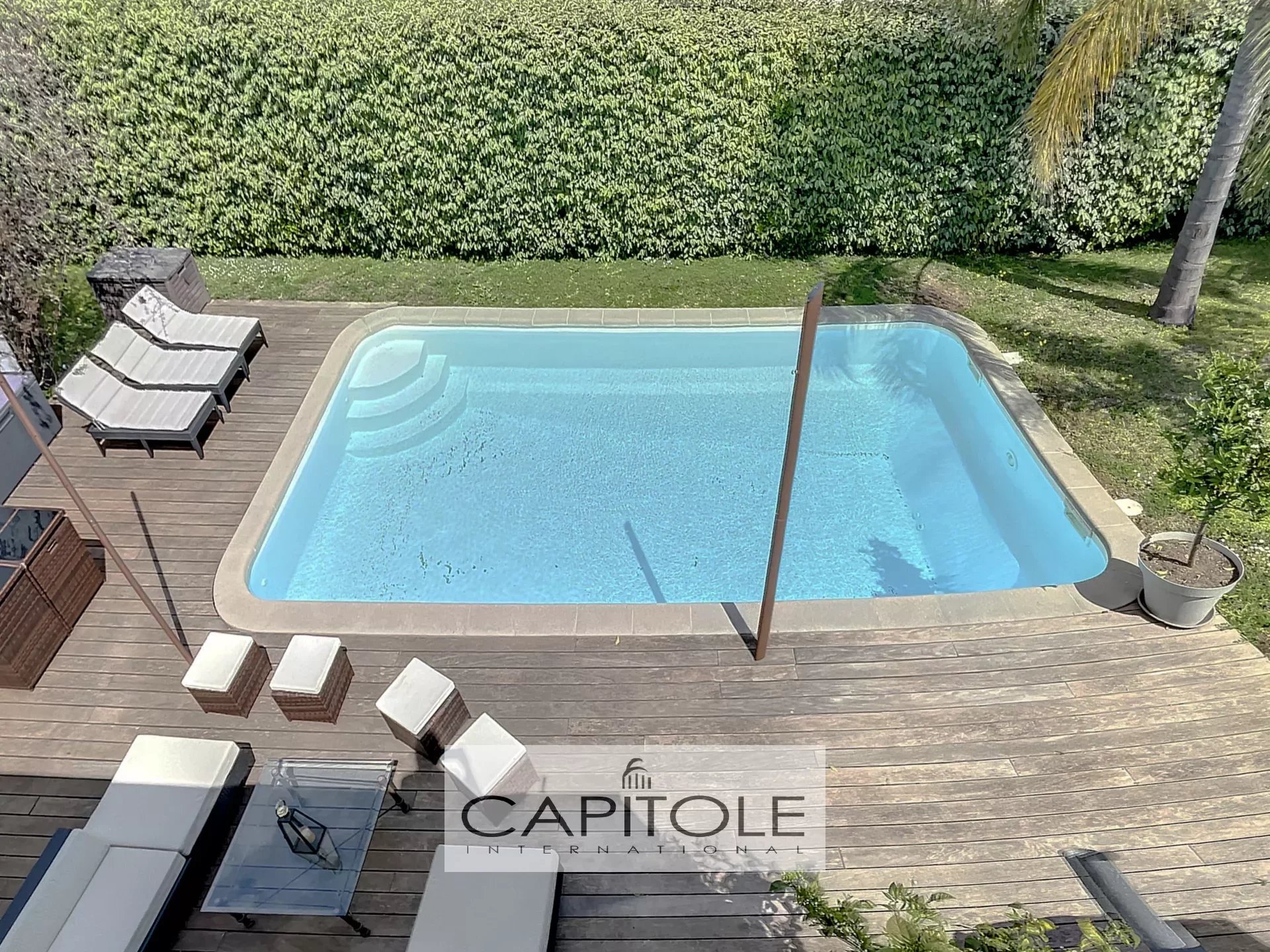 ANTIBES- For sale - 3 bedrooms contempary villa  with pool, close to  the beach , calm area