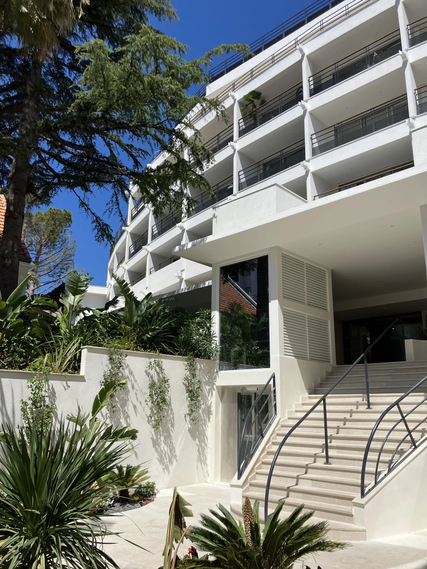 Cannes Center - Top floor 3BR, 222sqm terrace