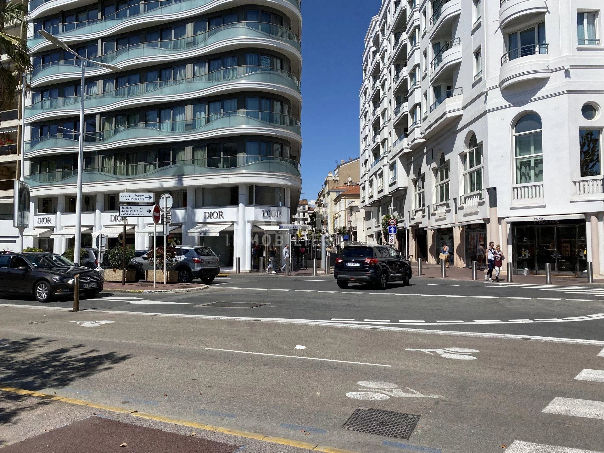 Local Commercial 560 M2 Cannes Carré d'Or