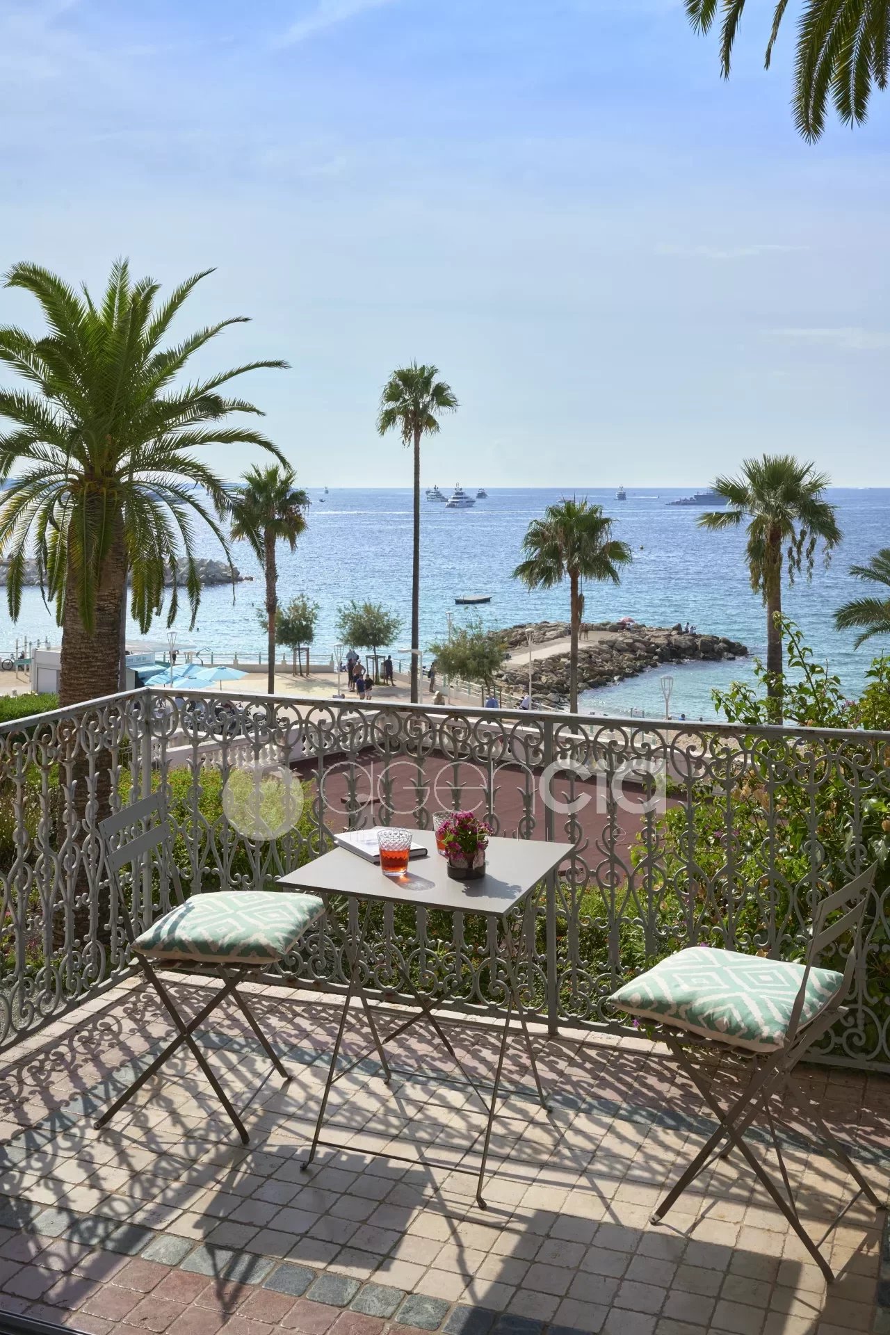 Appartement d'Exception au Vieux Port de Cannes - Vue Mer Splendide, Plages et Centre-Ville à Vos Pieds