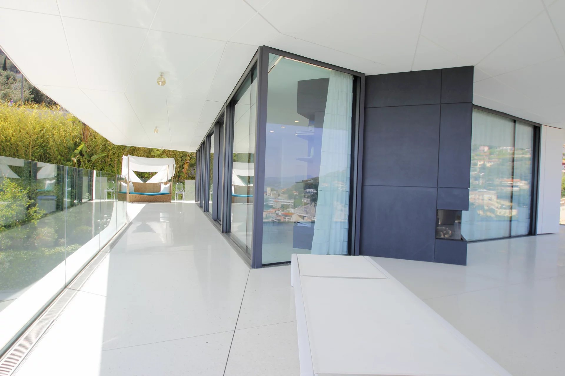 BEAUSOLEIL: Moyenne Corniche - Epoustouflante villa moderne - 5 chambres - vue panoramique mer