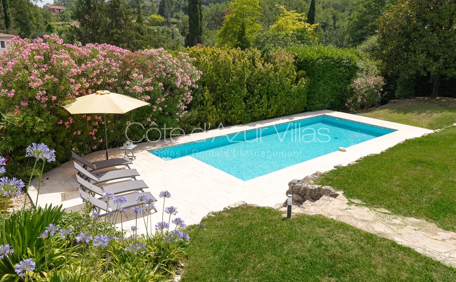 In absolute calm, a sublimely-renovated 5 bedroom stone bergerie