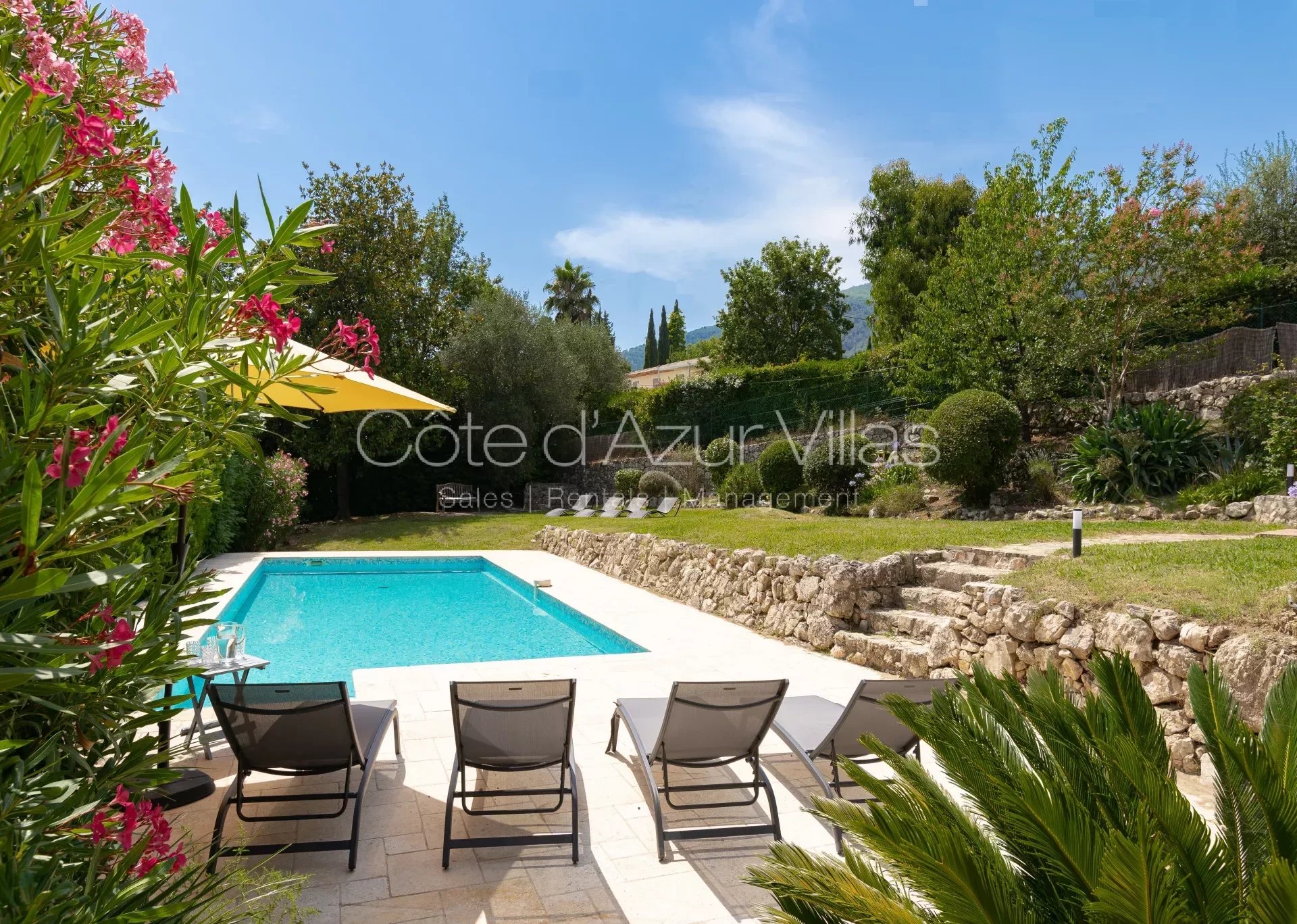 In absolute calm, a sublimely-renovated 5 bedroom stone bergerie