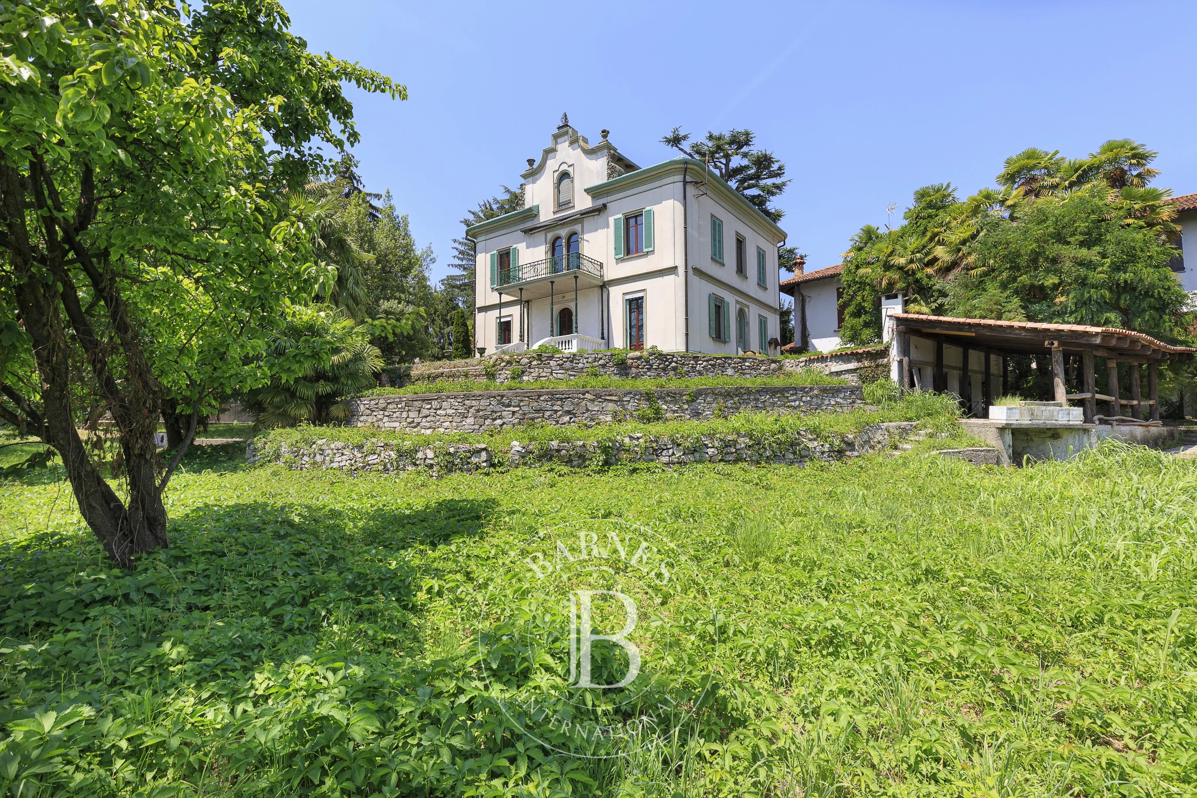 Historic villa for sale Montano Lucino