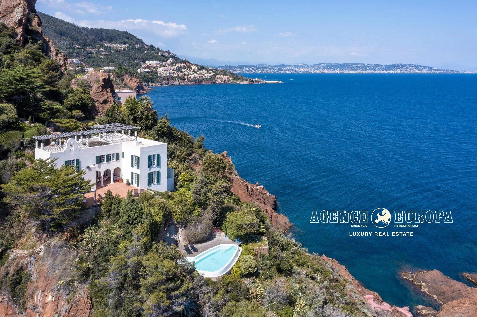 THEOULE - EXCEPTIONAL WATERFRONT VILLA