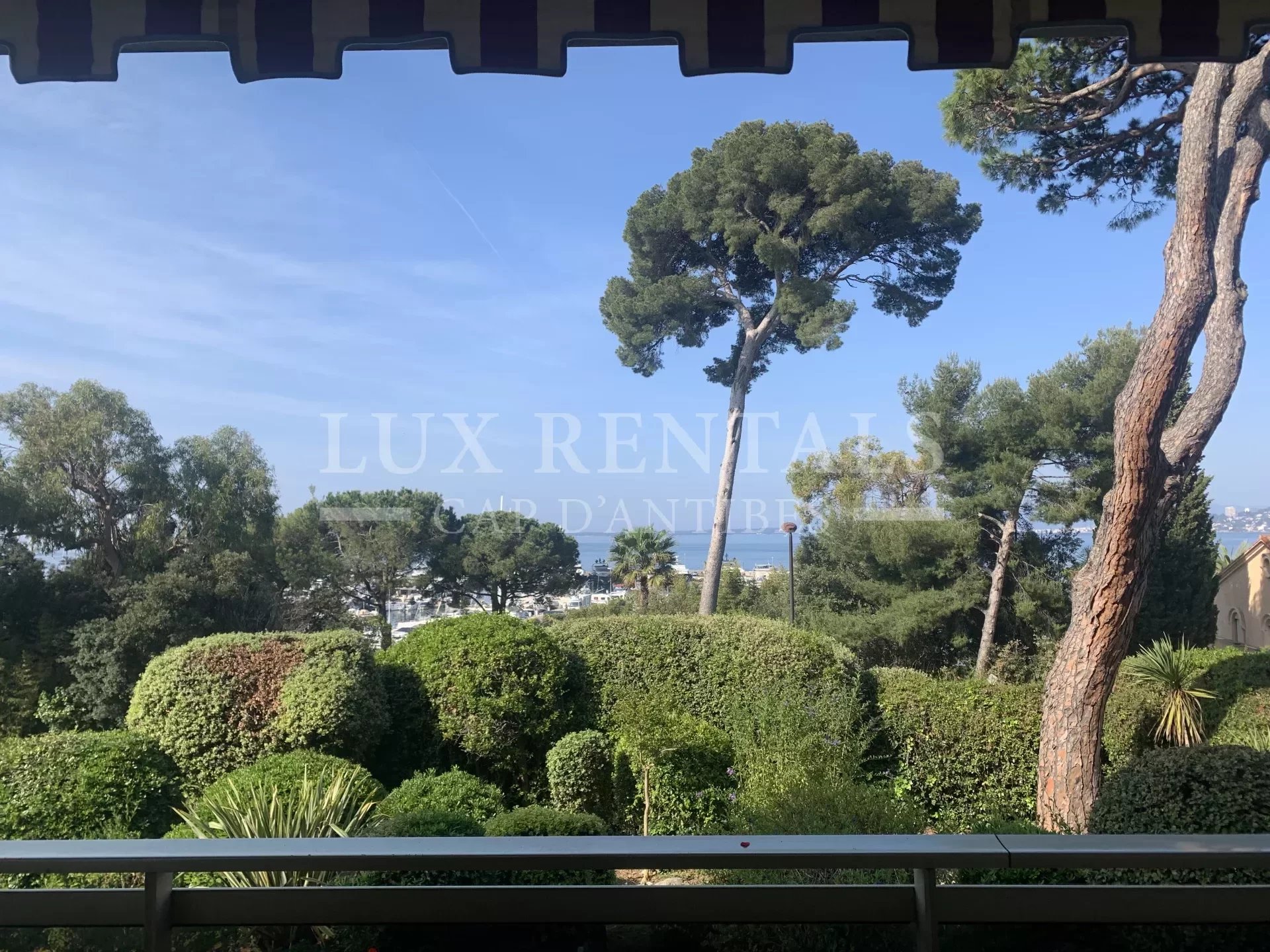 Seasonal rental Apartment - Antibes Cap-d'Antibes