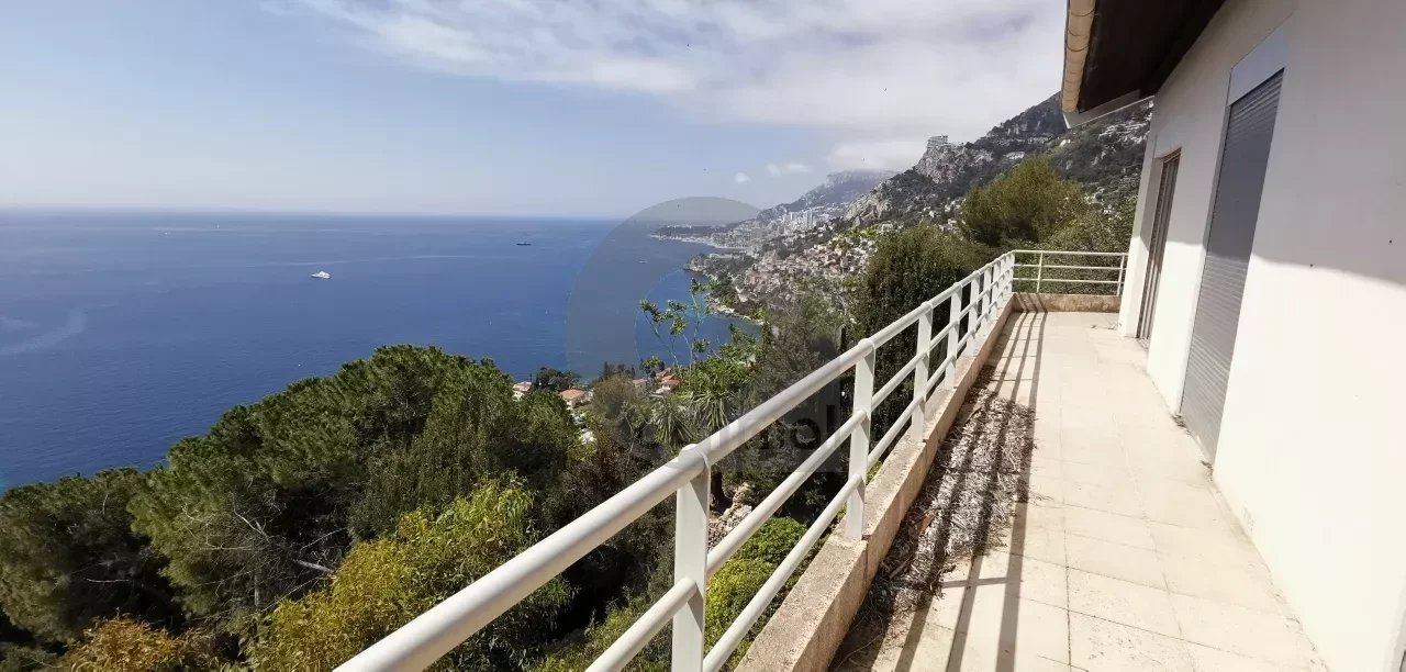 Roquebrune Cap-Martin: 160 m² villa with panoramic sea and Monaco views:
