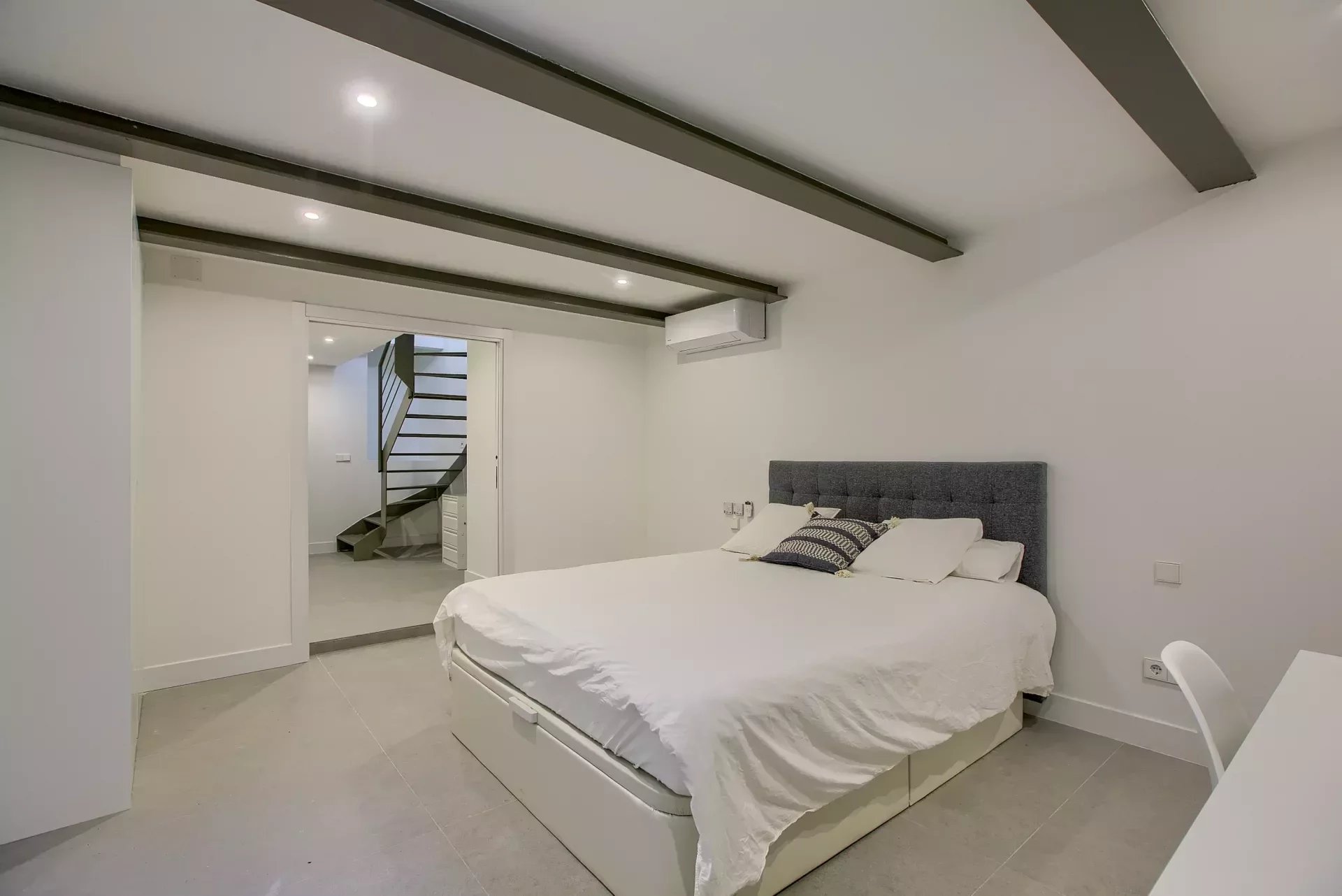 Madrid - Chamberi - Almagro - Triplex meublé de 2 chambres à coucher avec piscine privée - picture 18 title=