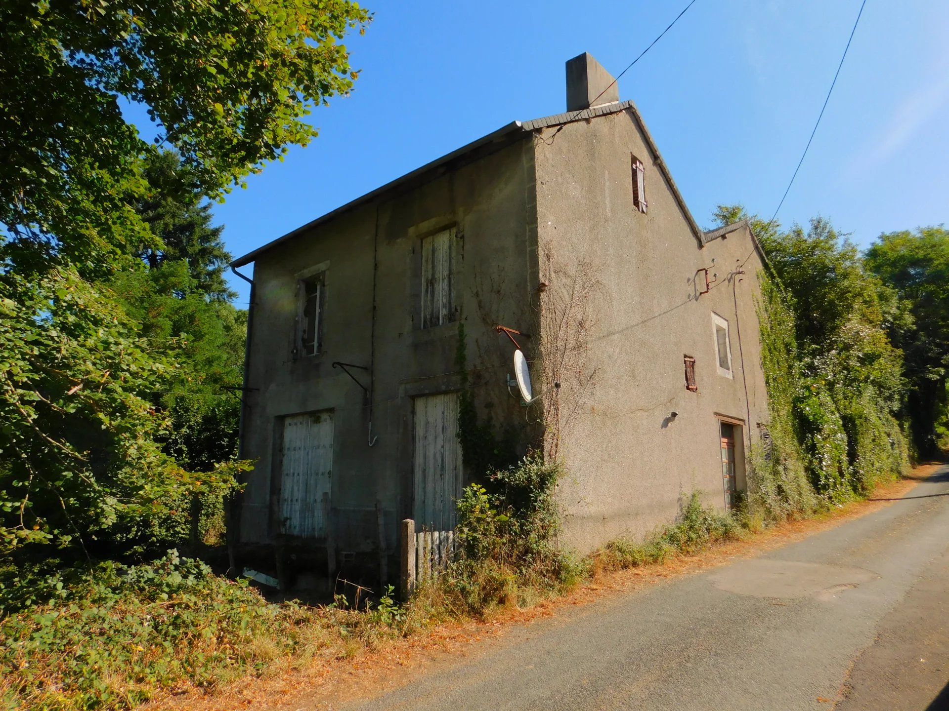 Two villages houses to renovate