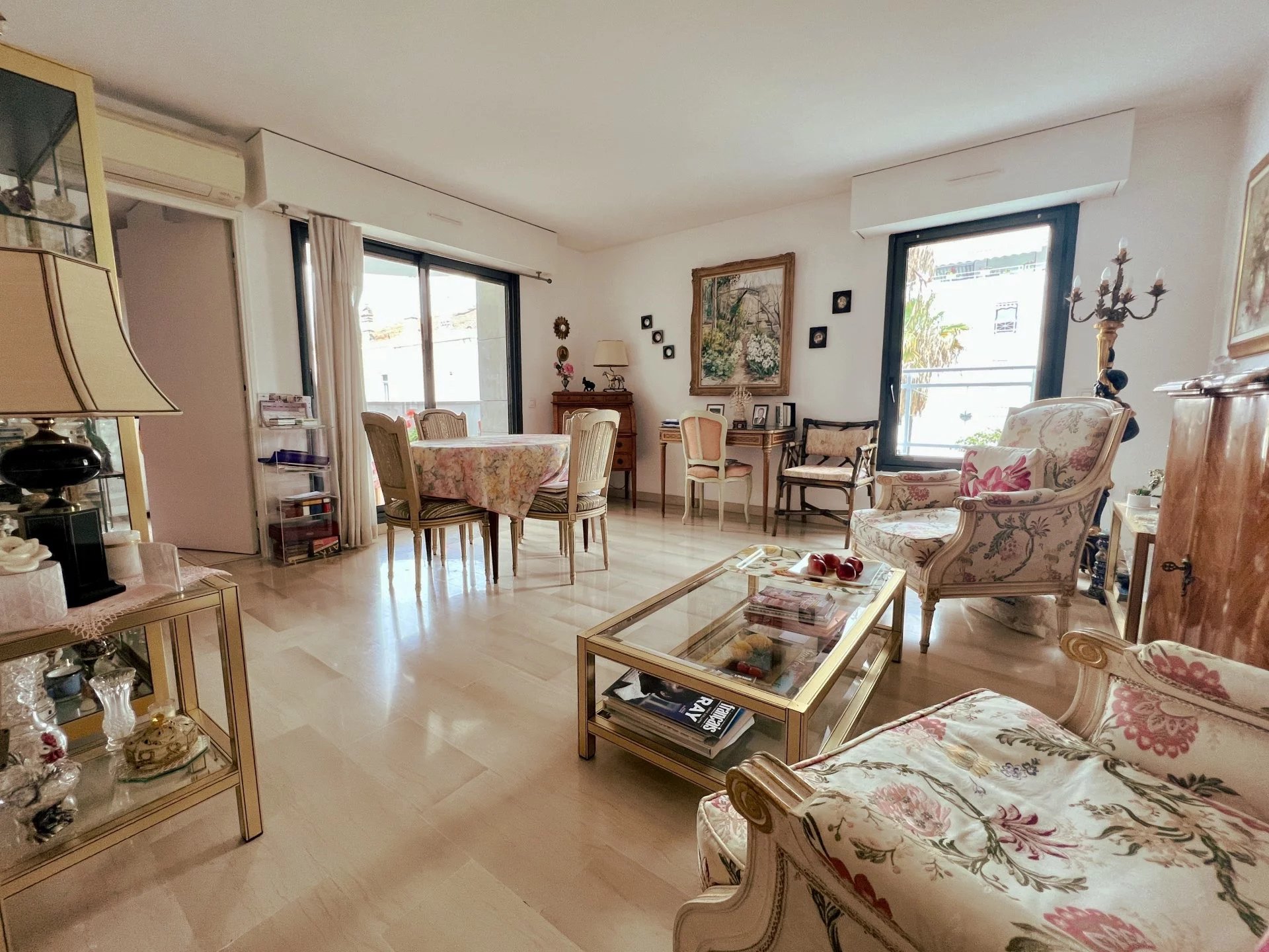Cannes  SENIORS RESIDENCE , large  2-room apartment with terrace on a high floor
