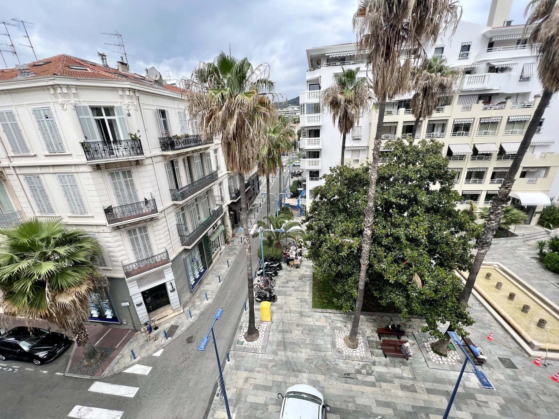 Cannes RESIDENCE SENIORS grand 2 pièces avec terrasse en etage élevé