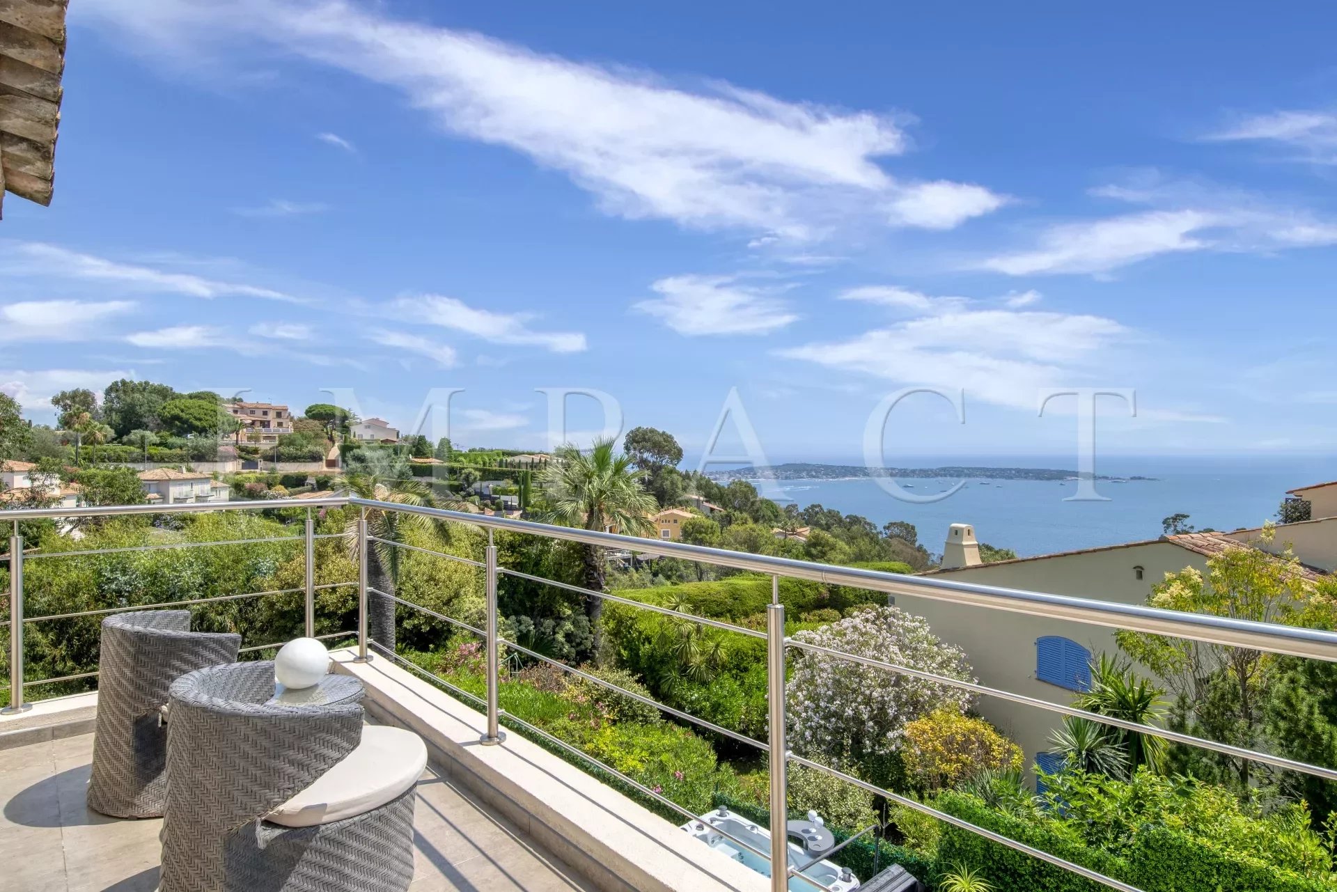 SUPER CANNES - MAGNIFICENT CONTEMPORARY VILLA WITH SEA AND MOUNTAIN VIEWS