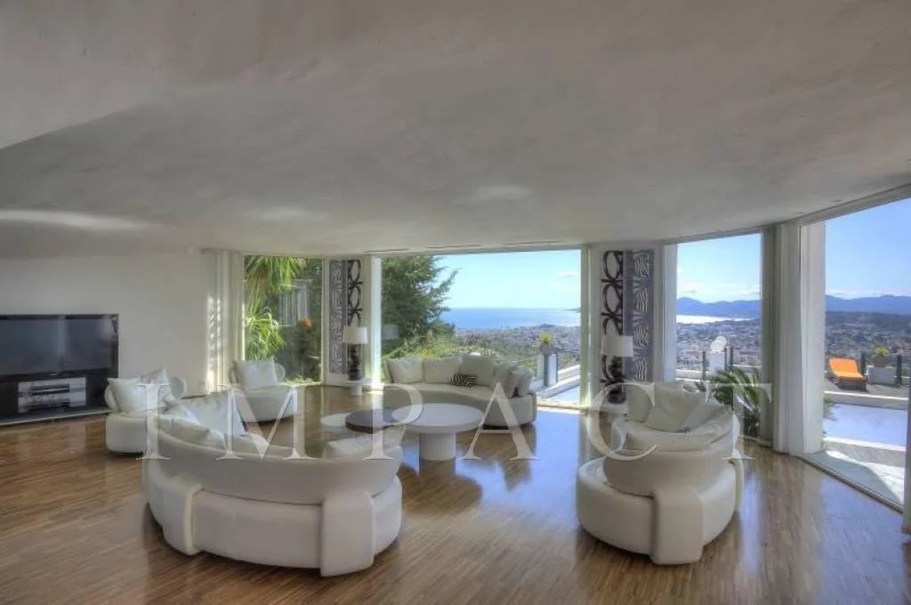 Luxury villa with panoramic view to rent regarding the bay of Cannes