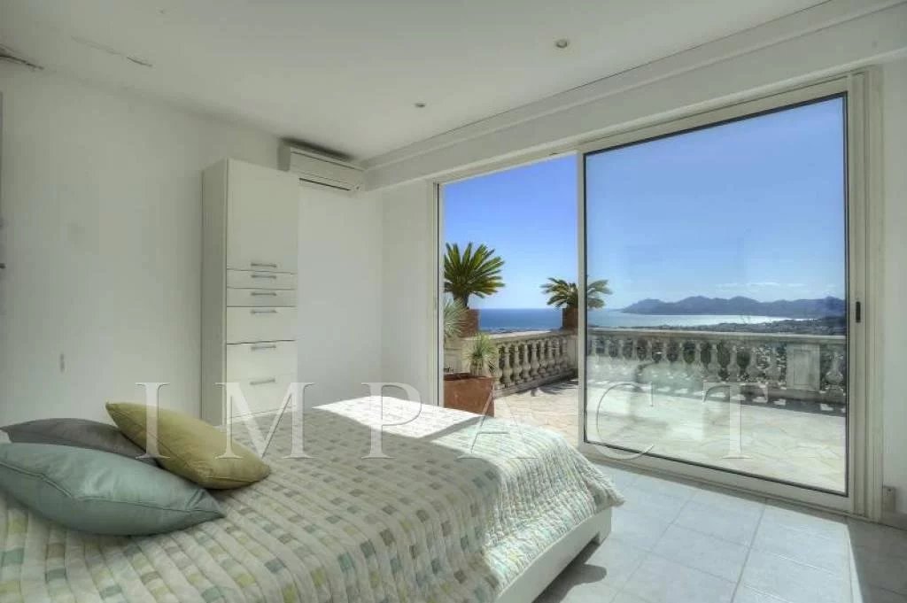Villa de haut standing à louer avec vue panoramique sur la baie de Cannes
