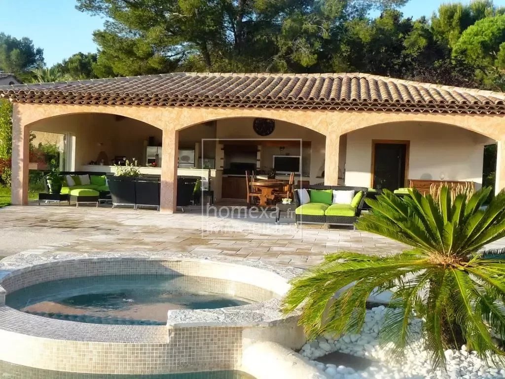 real estate mougins : pool house view