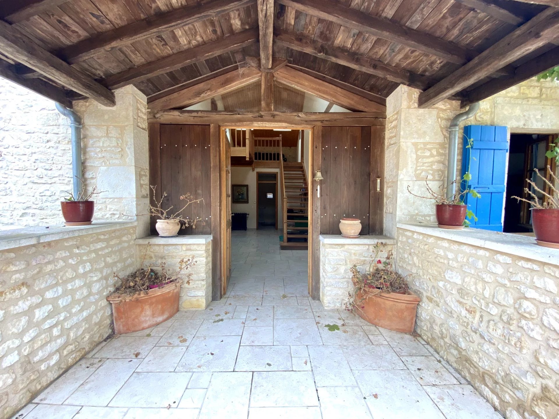 Stone cottage in a hamlet close to the prettiest villages in North Charente