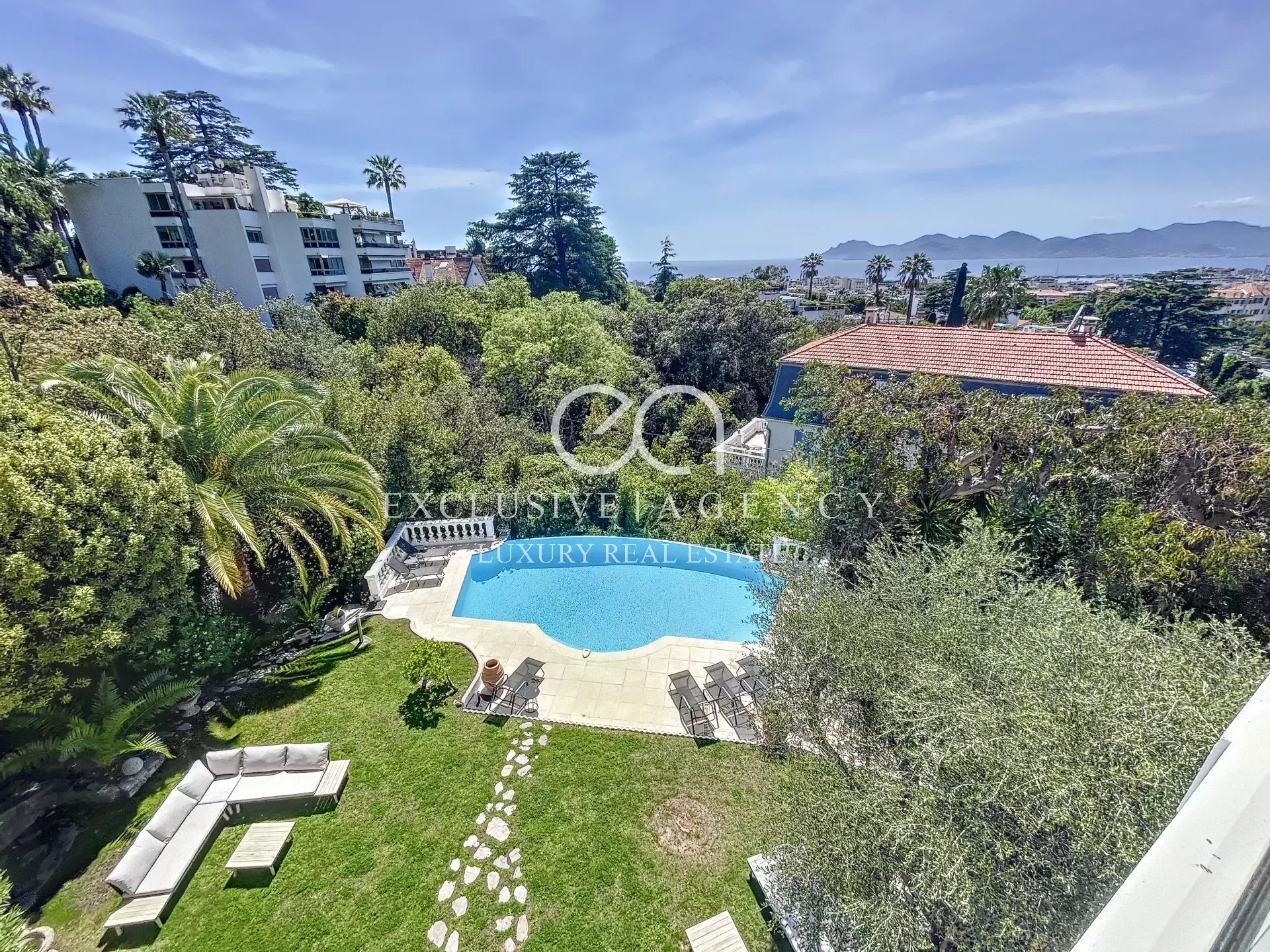 Seasonal rental Cannes villa 380sqm pool and sea view