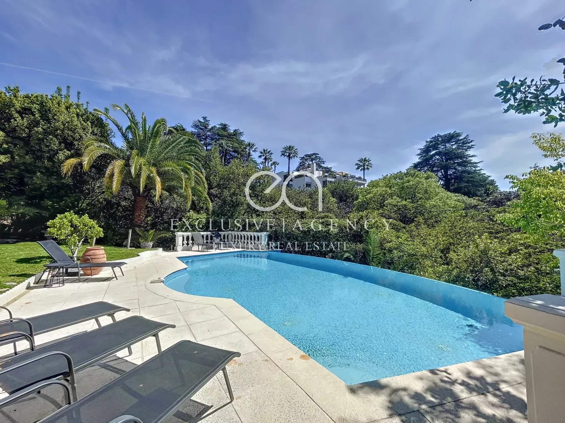 Seasonal rental Cannes villa 380sqm pool and sea view
