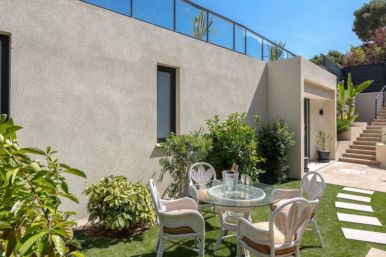 Contemporary Holiday Villa Rental in Eze France