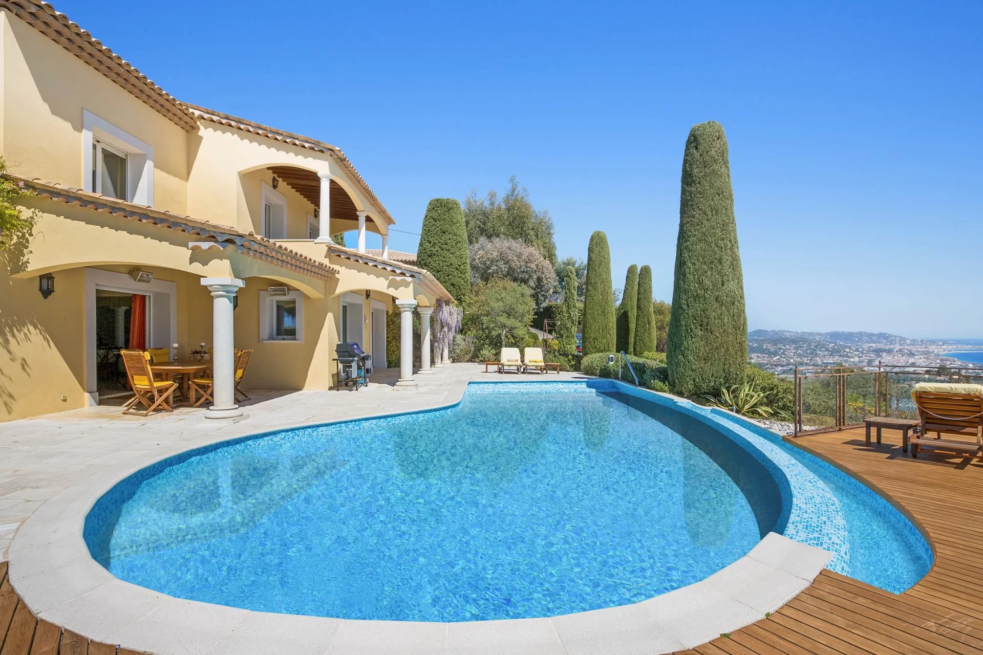 Belle villa moderne avec superbe vue panoramique sur la mer, Mandelieu