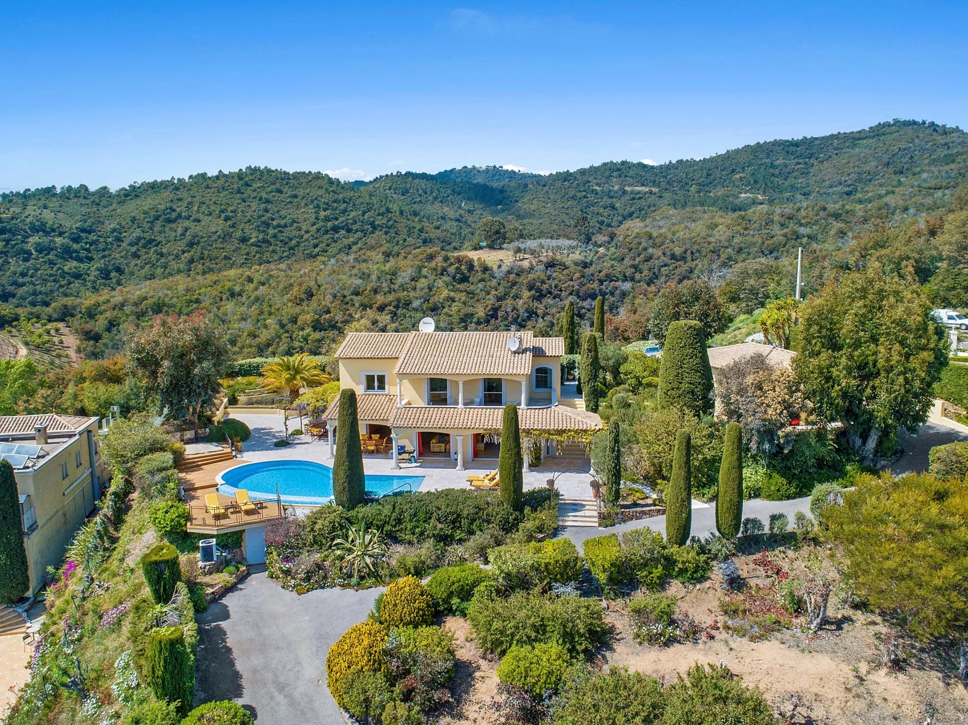 Beautiful modern villa with stunning panoramic seaview, Mandelieu