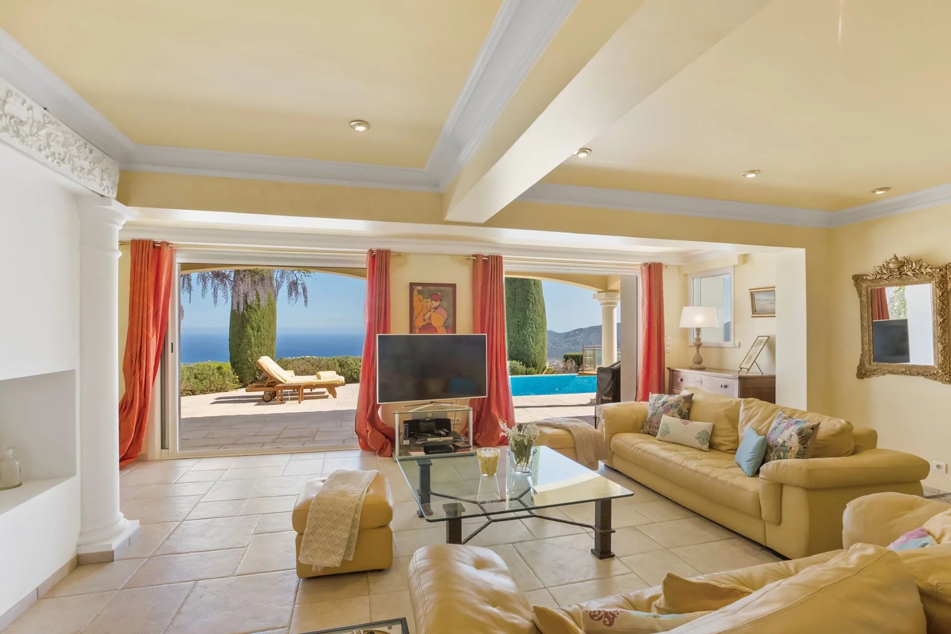 Beautiful modern villa with stunning panoramic seaview, Mandelieu