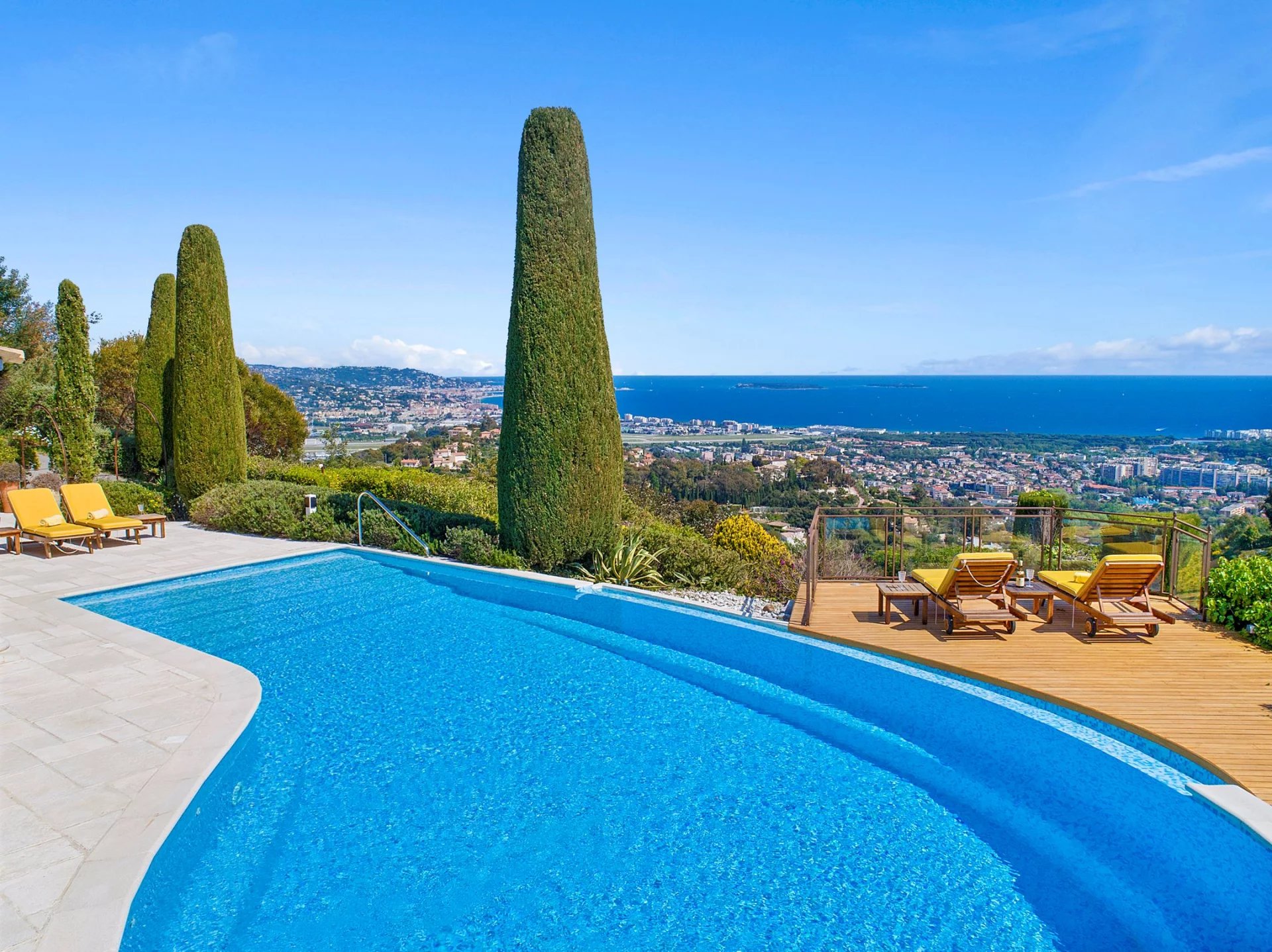Prachtige moderne villa met schitterend panoramisch zeezicht, Mandelieu