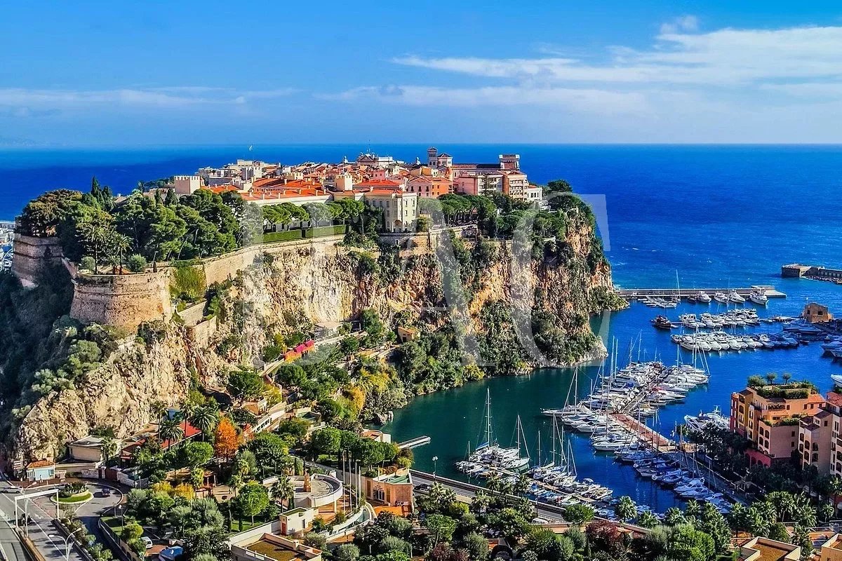 EZE at 1200 meters from the old village and with a very nice panoramic sea view