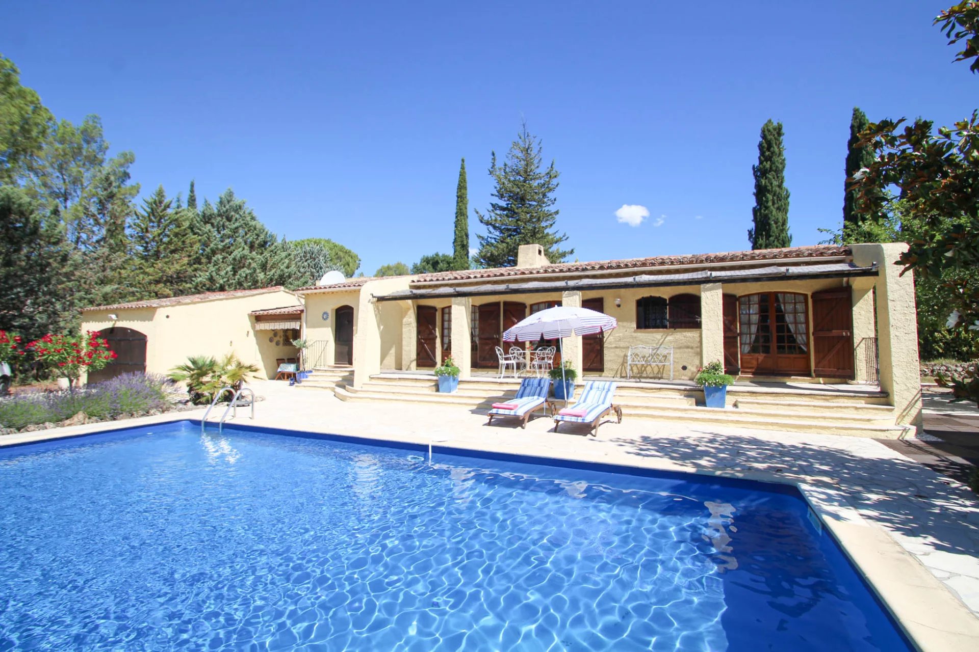 Fayence : Villa de plein pied avec piscine et garage