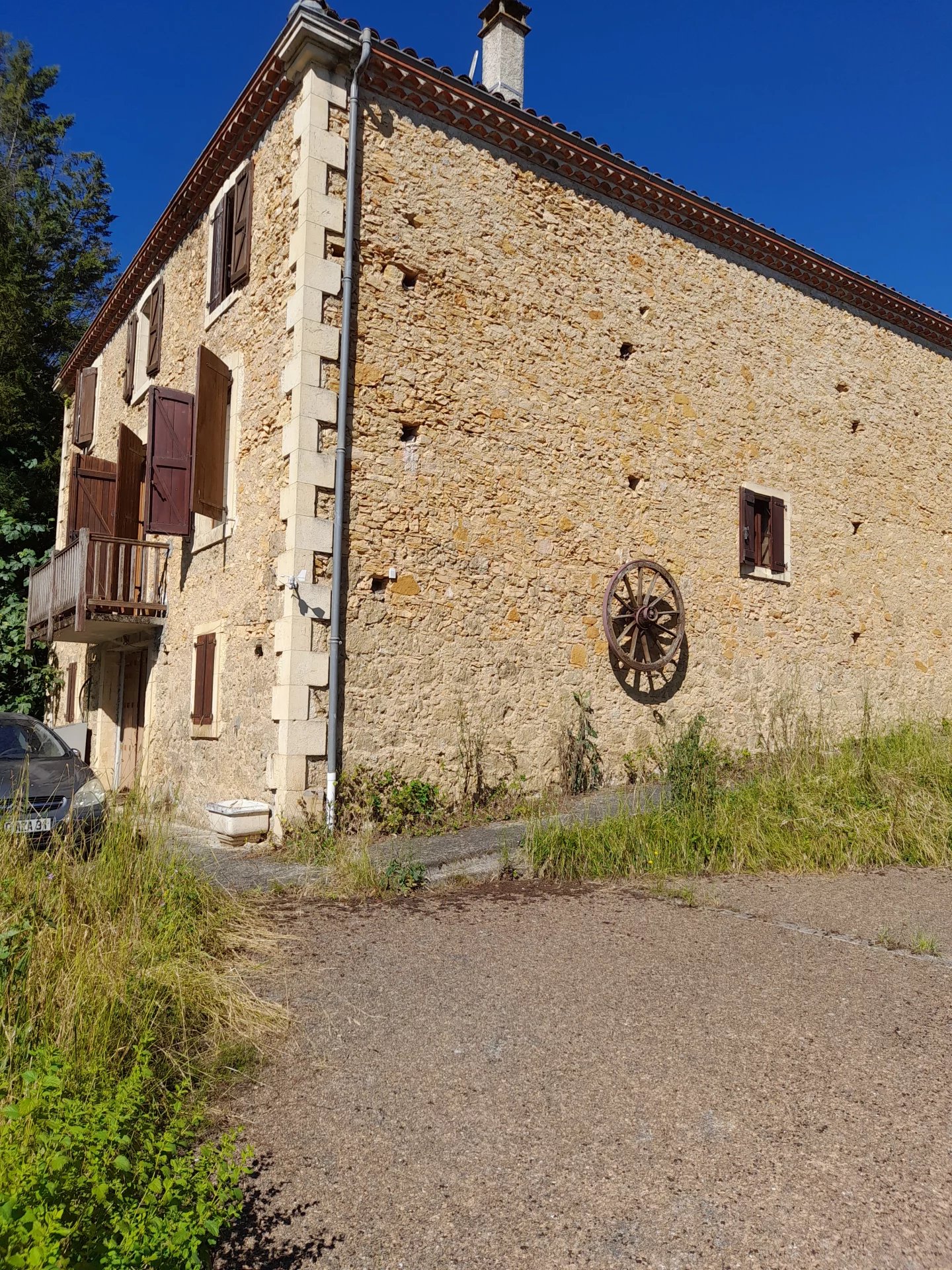 Proche d'Aurignac, maison en pierre sur plus d'1 hectare de terre