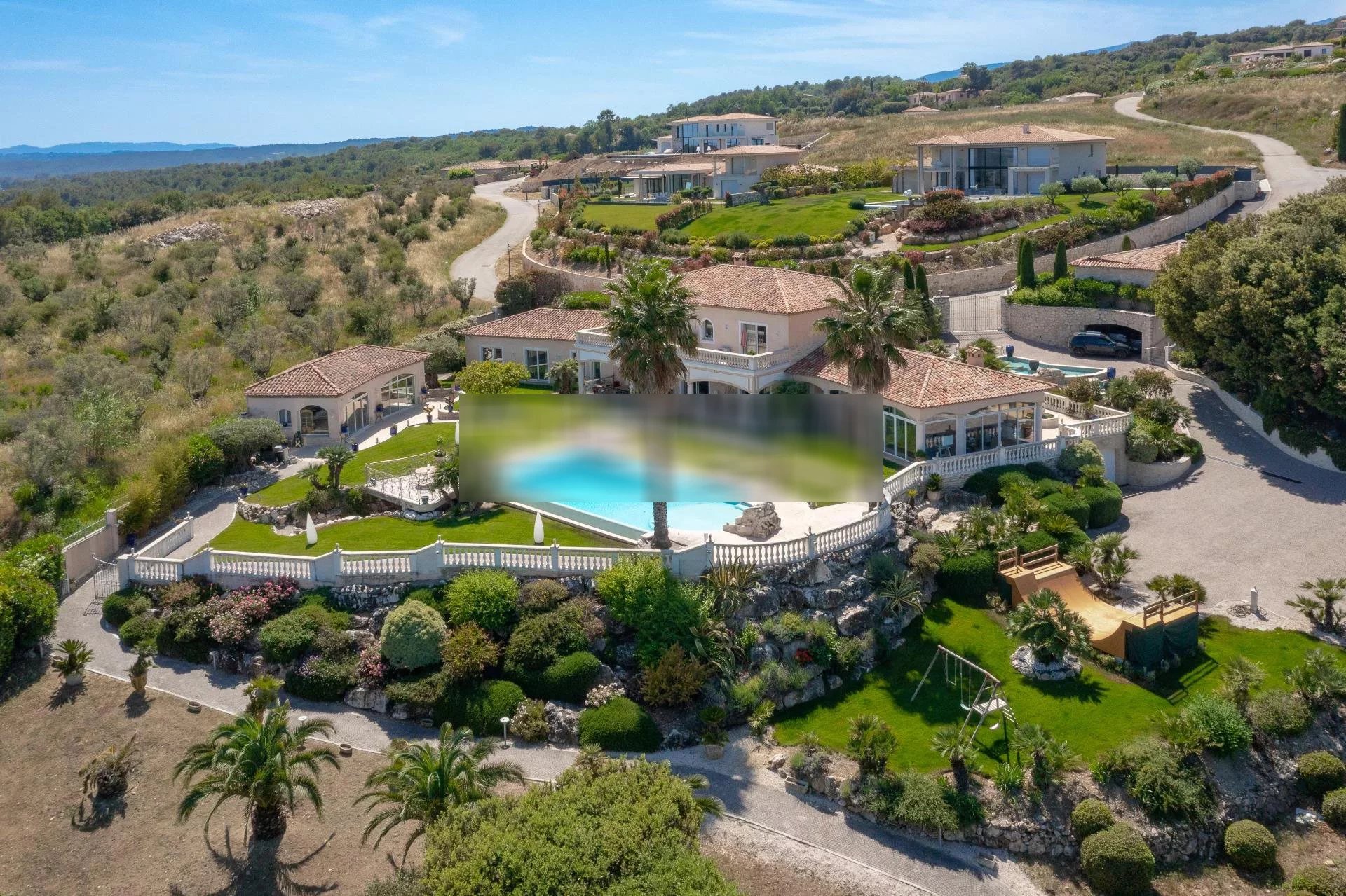 Unique villa with infinity pool