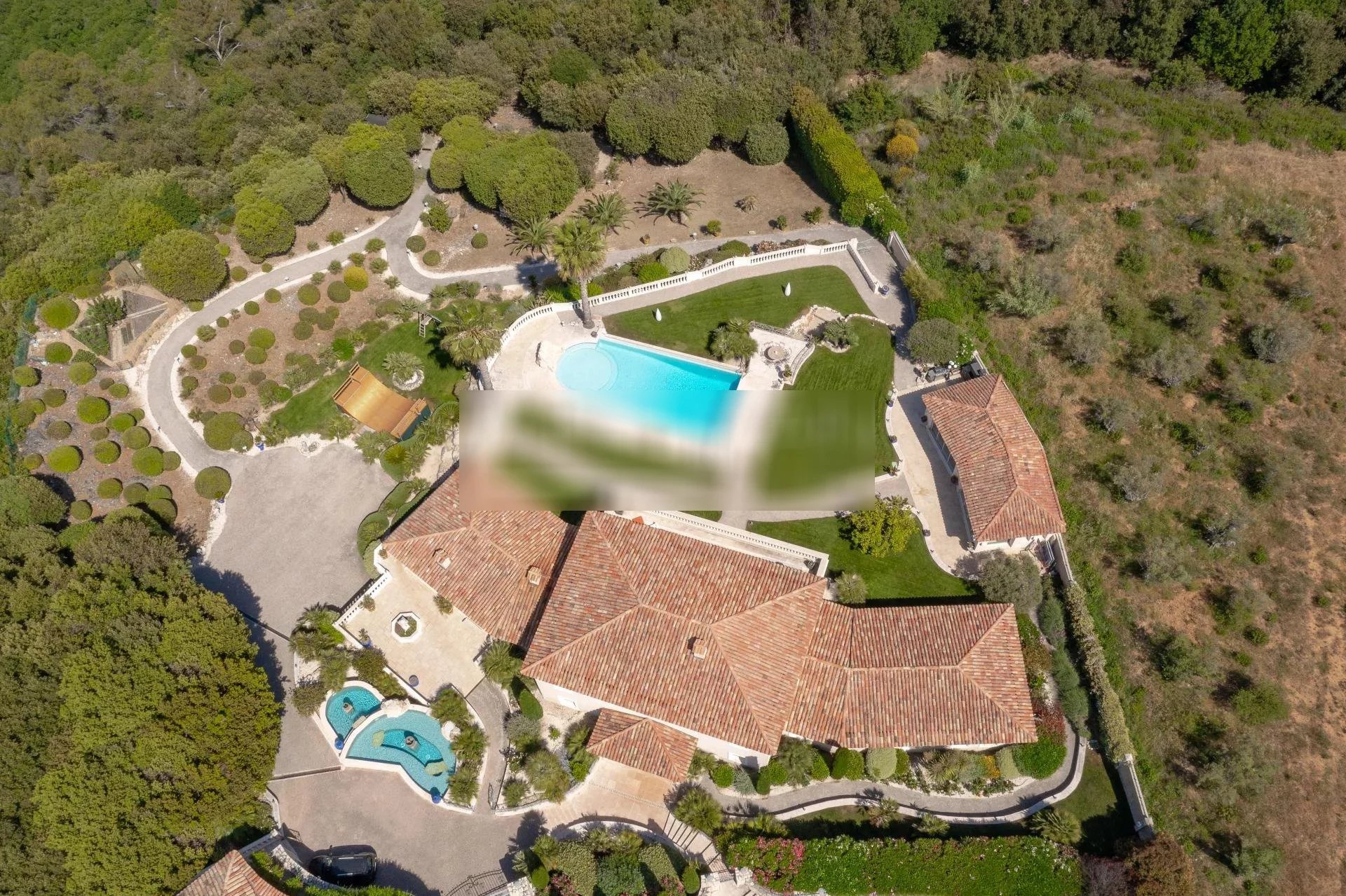 Villa unique avec piscine à débordement