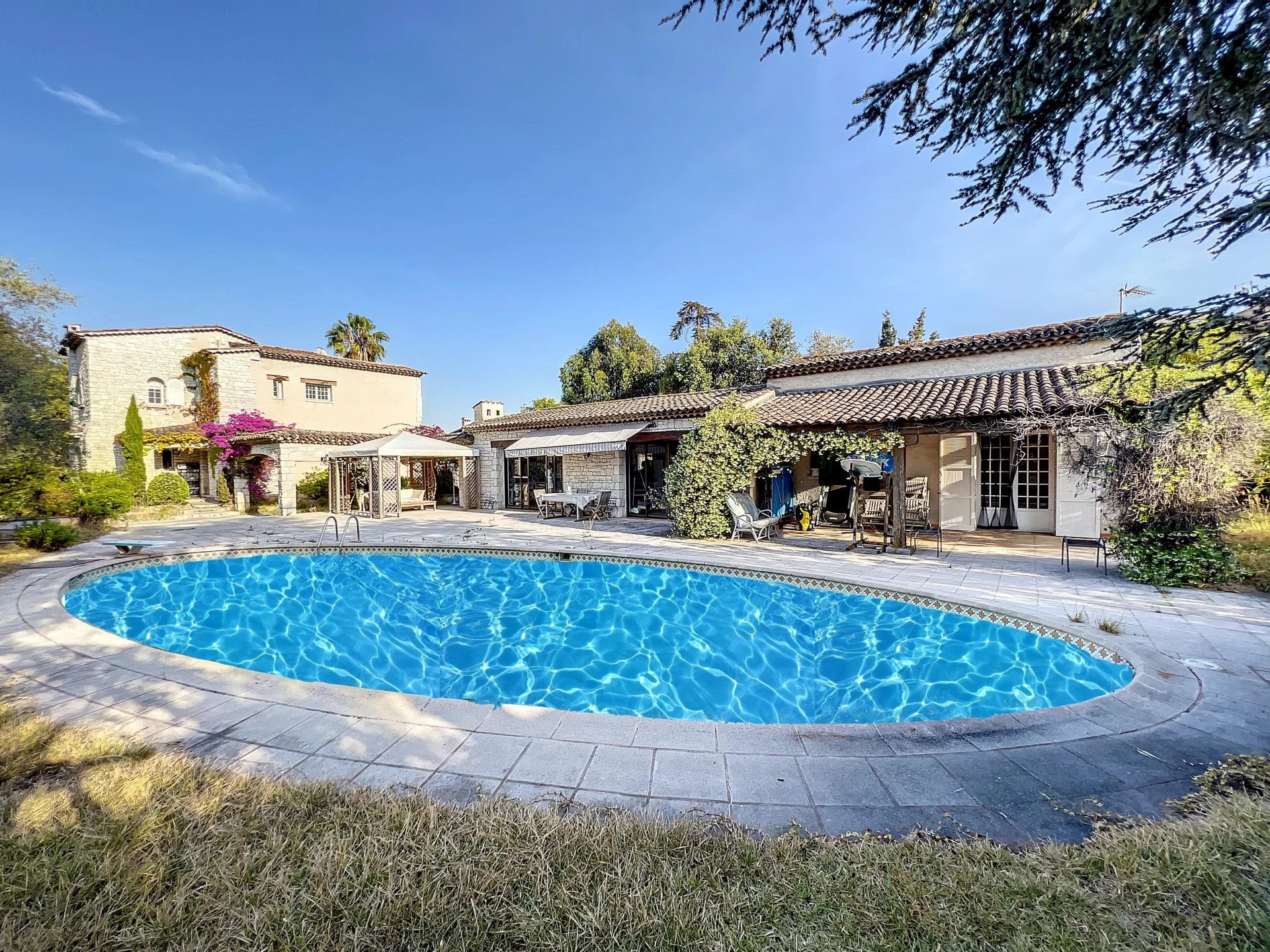 Villa with pool in Antibes