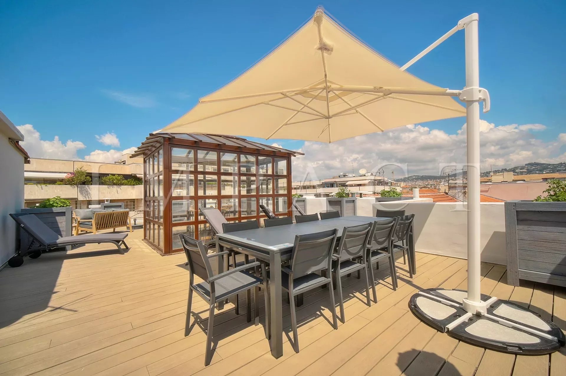 Apartment Rooftop for rent Cannes Banane